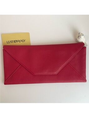 LEATHEROLOGY Travel Organizer Wallet Red Apple New With Tag 🏷️